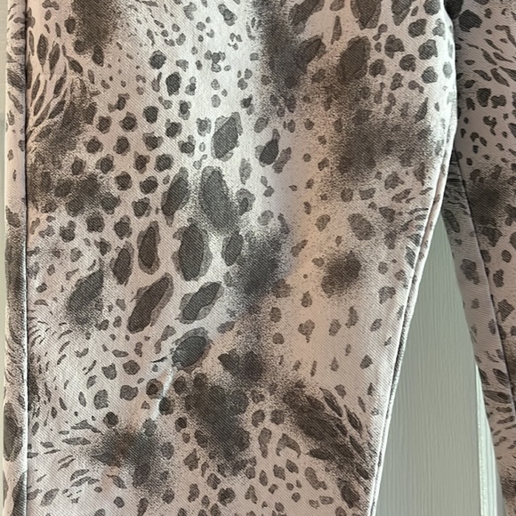 Ladies casual pants, made in Italy. Stretchy material. - Picture 2 of 5